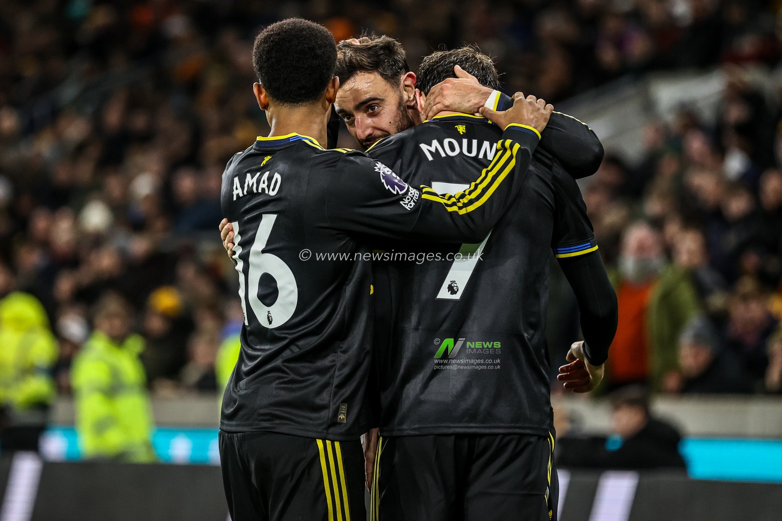 Mason Mount of Manchester Untied celebrates his goal to make it 1-3 during the Premier League match Wolverhampton Wanderers vs Manchester United at Molineux, Wolverhampton, United Kingdom, 8th December 2025

(Photo by Alfie Cosgrove/News Images)

*** GER AUT SUI OUT ***
