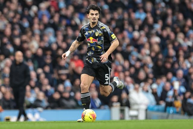 Pascal Struijk of Leeds United with the ball during the Premier League match Manchester City vs Leeds United at Etihad Stadium, Manchester, United Kingdom, 29th November 2025

(Photo by Mark Cosgrove/News Images)

*** GER AUT SUI OUT ***