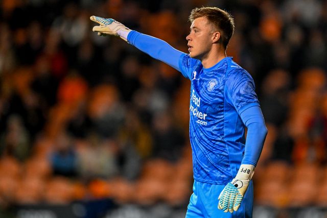 Bailey Peacock-Farrell of Blackpool  with arm raised pointing during the Sky Bet League 1 match Blackpool vs Luton Town at Bloomfield Road, Blackpool, United Kingdom, 30th September 2025

(Photo by Adam Gee/News Images)