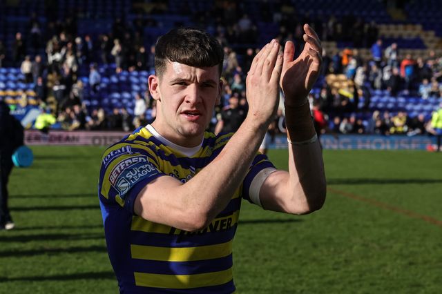 Josh Thewlis of Warrington Wolves applauds the fans during the Betfred Challenge Cup round 4 match Goole Vikings vs Warrington Wolves at The Halliwell Jones Stadium, Warrington, United Kingdom on 14 March 2026

(Photo by Mark Cosgrove/News Images)