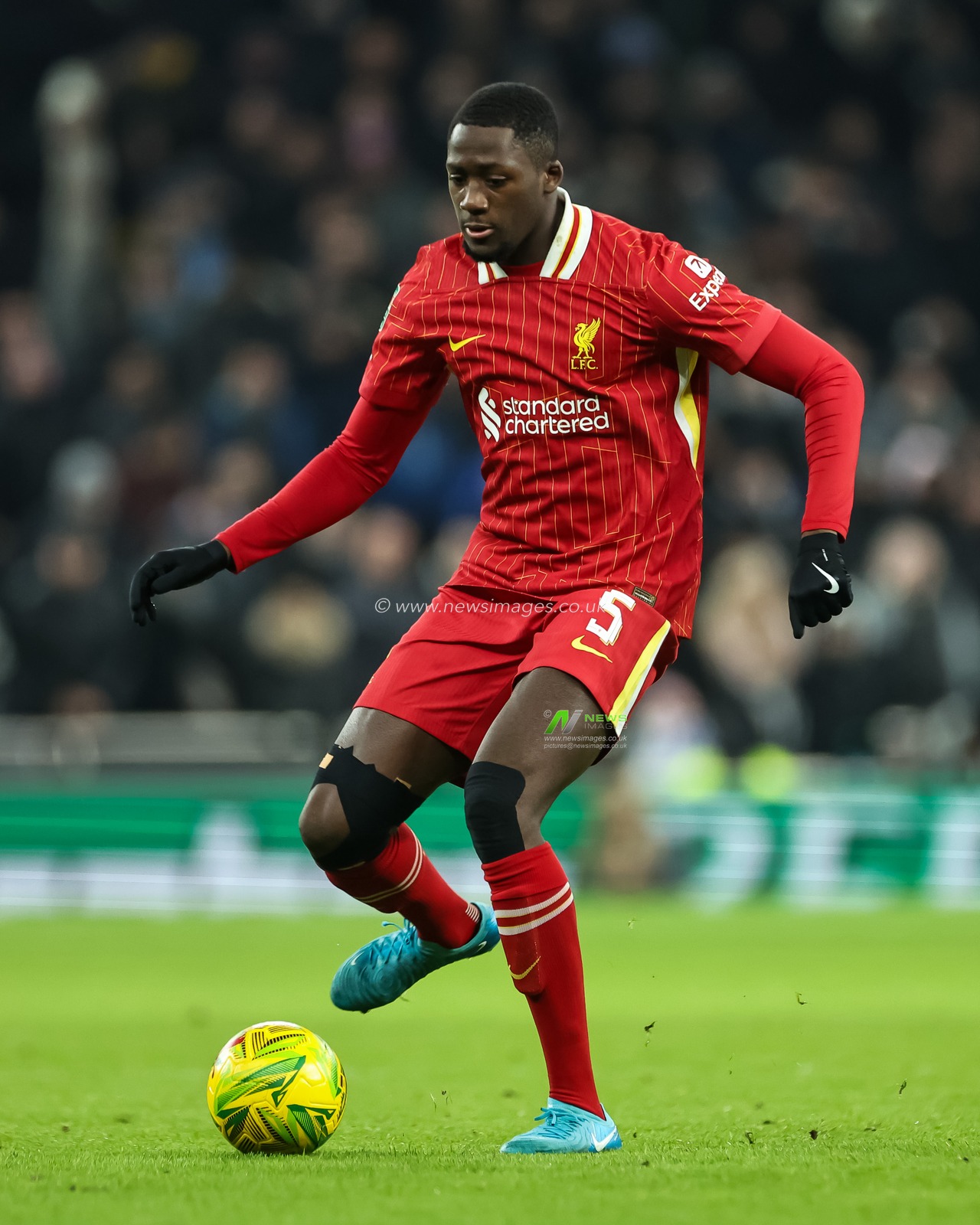 Ibrahima KonatÃ© of Liverpool makes a break with the ball during the Carabao Cup Semi-Finals First Leg Tottenham Hotspur vs Liverpool at Tottenham Hotspur Stadium, London, United Kingdom, 8th January 2025

(Photo by Mark Cosgrove/News Images)