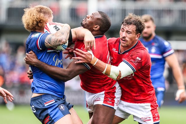 Caius Faatili of Wakefield Trinity is tackled by Jordan Dezaria of Hull KR during the Betfred Super League round 13 match Wakefield Trinity vs Hull KR at DIY Kitchens Stadium, Wakefield, United Kingdom on 06 June 2026

(Photo by Alfie Cosgrove/News Images)