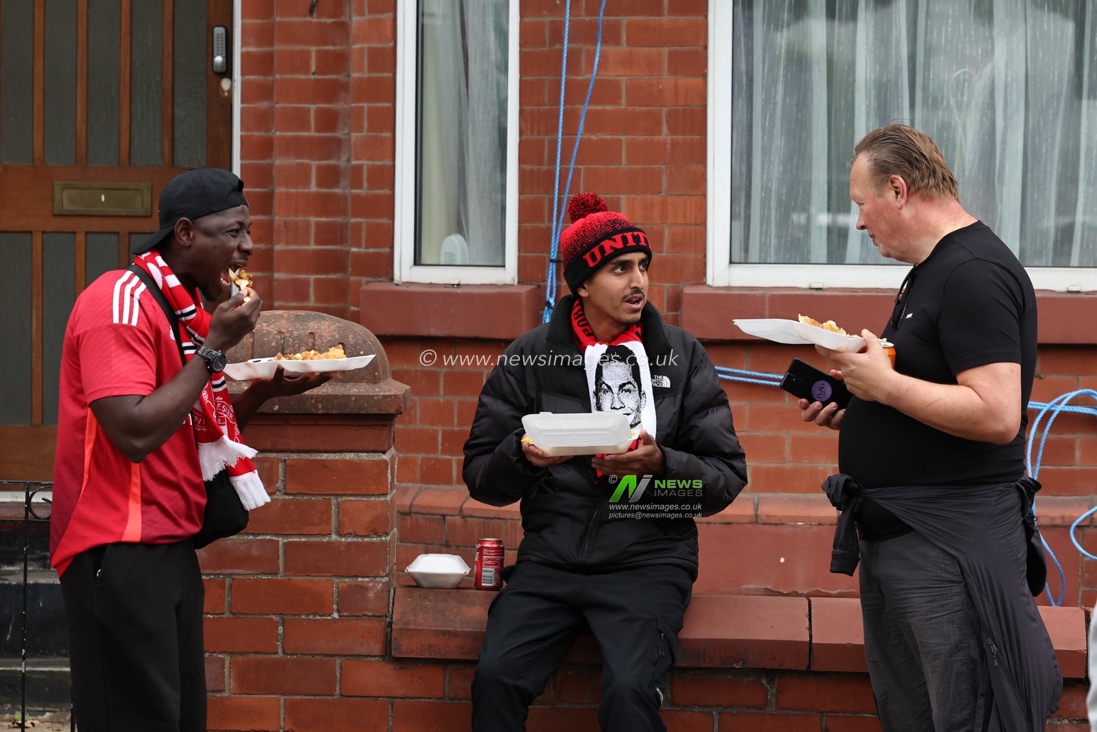 Manchester United fans having a bite to eat on their way to Old Trafford during the Premier League match Manchester United vs Burnley at Old Trafford, Manchester, United Kingdom, 30th August 2025

(Photo by Mark Cosgrove/News Images)