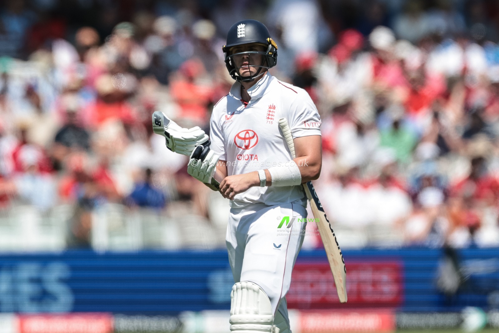 Jamie Smith of England leaves the field of play after been dismissed during the 3rd Rothesay Test Match Day 2 England v India at Lords, London, United Kingdom, 11th July 2025

(Photo by Mark Cosgrove/News Images)