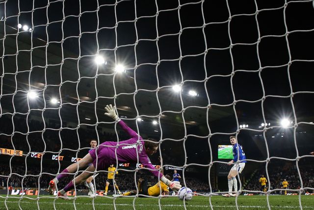 Marshall Munetsi of Wolverhampton Wanderers scores a goal to make it 1-1 during the Premier League match Wolverhampton Wanderers vs Everton at Molineux, Wolverhampton, United Kingdom, 8th March 2025

(Photo by Gareth Evans/News Images)