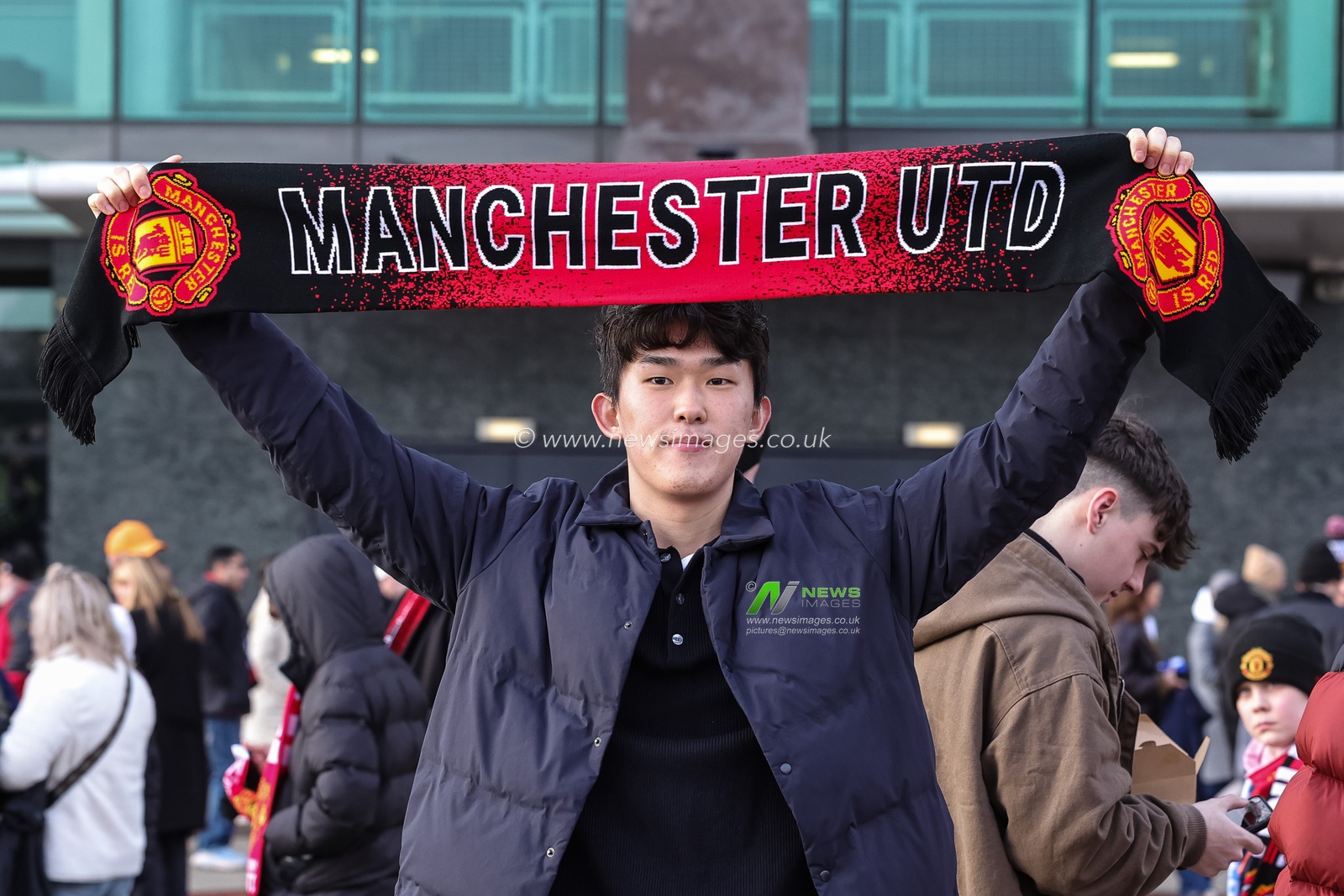 A Manchester United fan holds a UTD scarf above his head during the Premier League match Manchester United vs Manchester City at Old Trafford, Manchester, United Kingdom, 17th January 2026

(Photo by Mark Cosgrove/News Images)