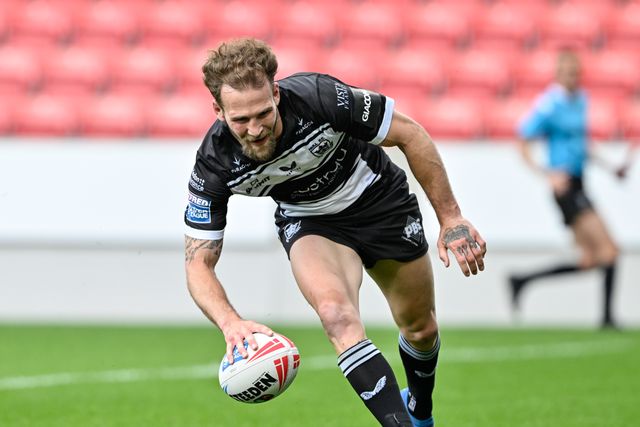 Ben Reynolds of Hull FC goes over for a try to make it 4-4 during the Betfred Super League Round 16 match Salford Red Devils vs Hull FC at Salford Community Stadium, Eccles, United Kingdom, 7th July 2024

(Photo by Cody Froggatt/News Images)