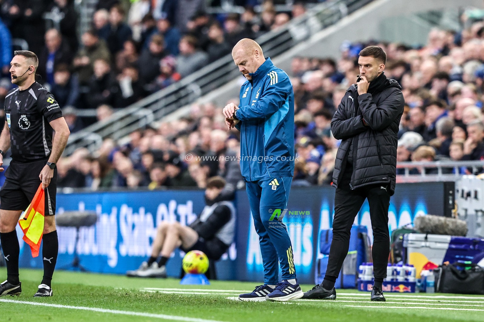 Sean Dyche manager of Nottingham Forest during the Premier League match Everton vs Nottingham Forest at Hill Dickinson Stadium, Liverpool, United Kingdom, 6th December 2025

(Photo by Alfie Cosgrove/News Images)

*** GER AUT SUI OUT ***