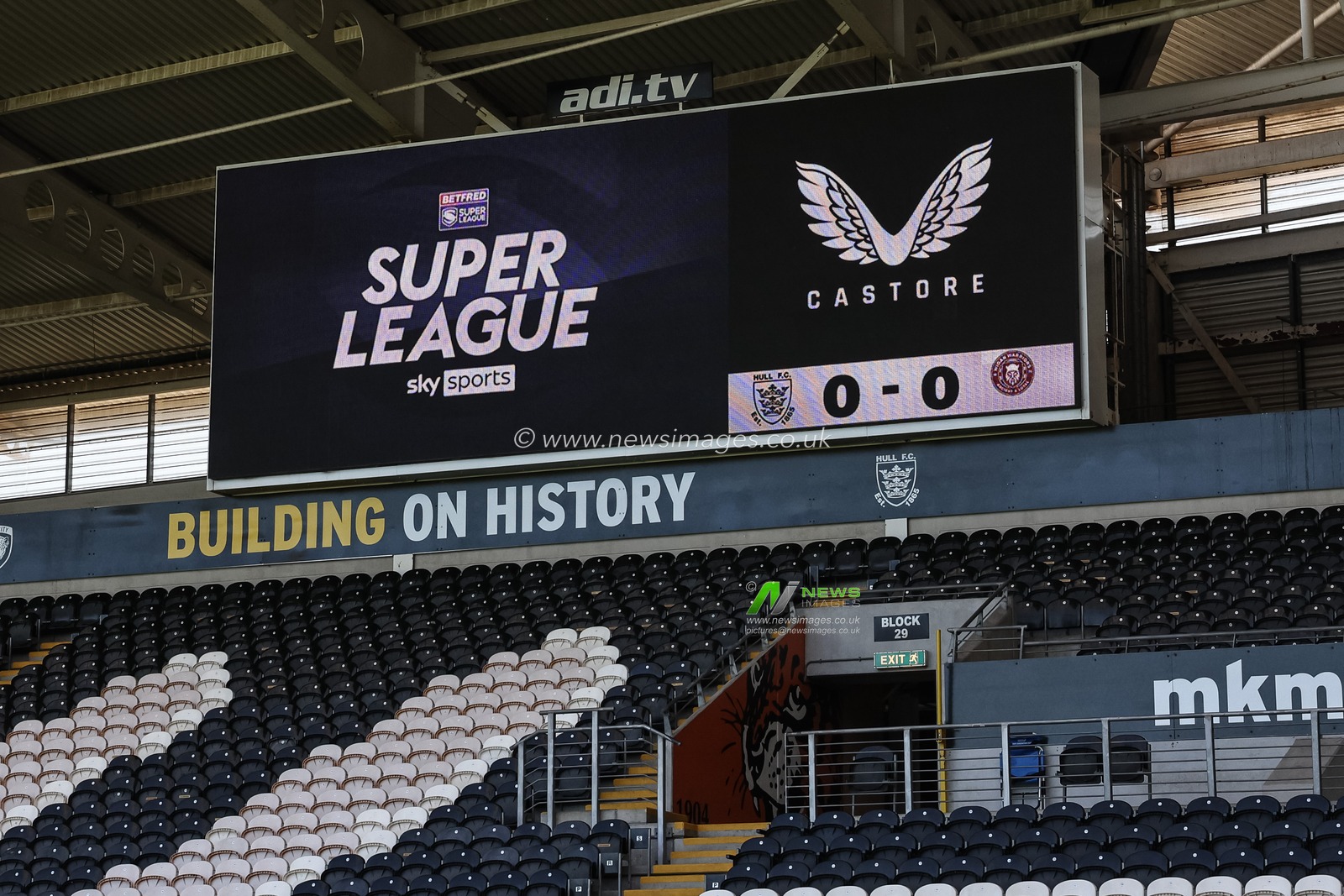 Super Leaguer Sky Sports has Castore advertisements on the large LCD screen during the Betfred Super League Round 9 match Hull FC vs Wigan Warriors at MKM Stadium, Hull, United Kingdom, 27th April 2025

(Photo by Mark Cosgrove/News Images)