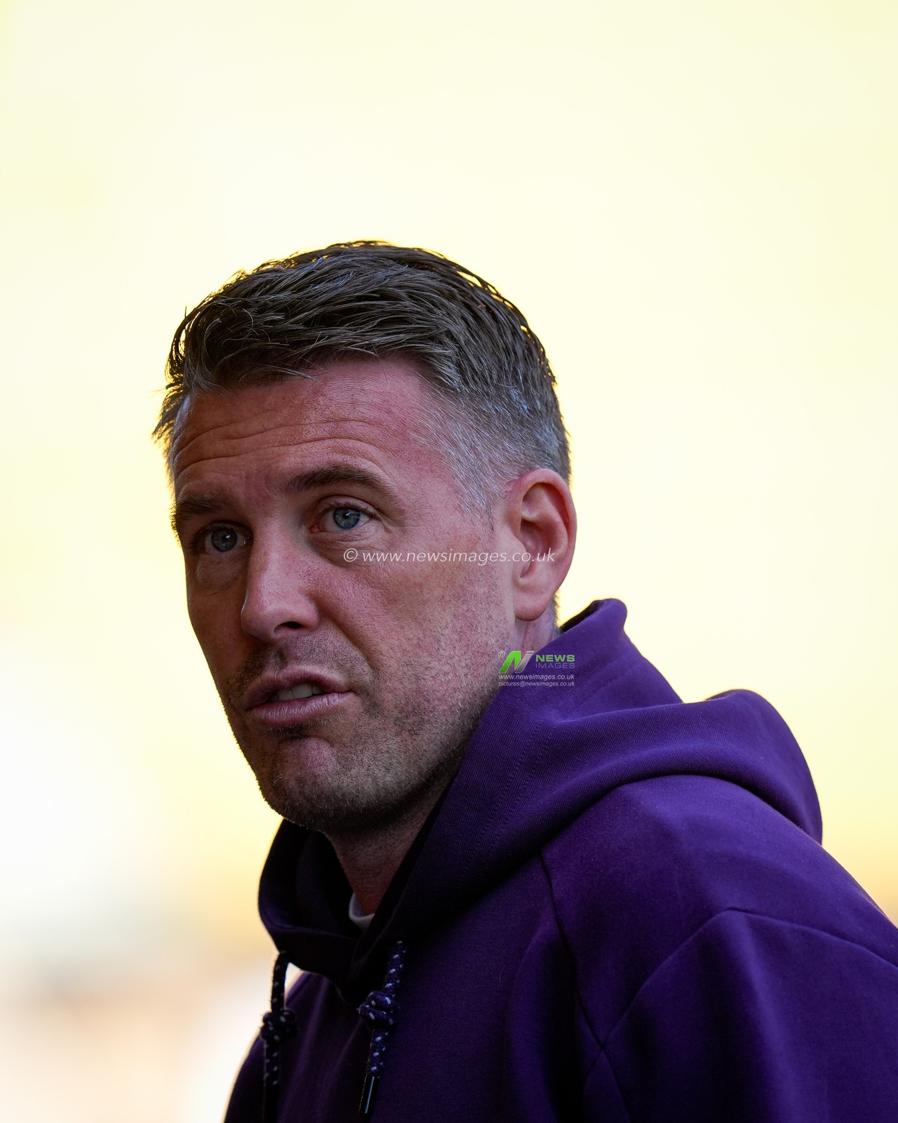 Rob Edwards manager of Wolverhampton Wanderers arrives at the stadium prior to kick off during the Premier League match Wolverhampton Wanderers vs Tottenham Hotspur at Molineux, Wolverhampton, United Kingdom on 25 April 2026

(Photo by Maynard Manyowa/News Images)