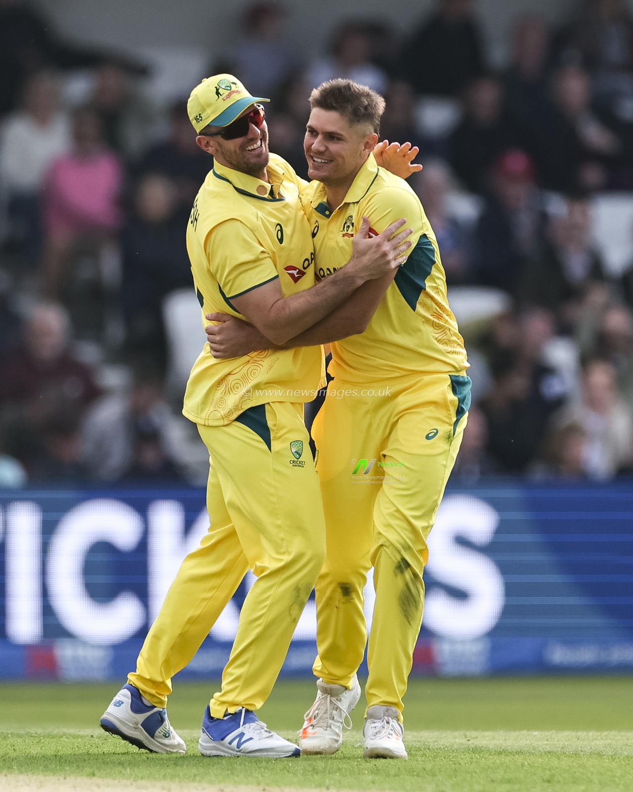 Aaron Hardie of Australia celebrates the wicket of Ben Duckett of England during the Second Metro Bank One Day International England v Australia at Headingley Cricket Ground, Leeds, United Kingdom, 21st September 2024

(Photo by Mark Cosgrove/News Images)