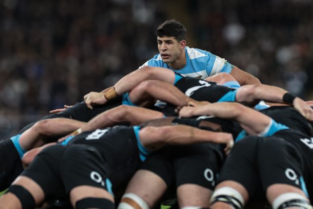 Simon Benitez Cruz of Argentina looks over the scrum during the Quilter Nations Series 2025 match England vs Argentina at Allianz Stadium, Twickenham, United Kingdom, 23rd November 2025

(Photo by Mark Cosgrove/News Images)

*** GER AUT SUI OUT ***