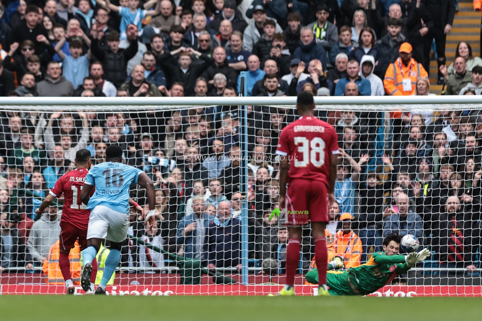 Manchester City goalkeeper James Trafford saves a penalty from Mohamed Salah of Liverpool during the Emirates FA Cup Quarter-Final match Manchester City vs Liverpool at Etihad Stadium, Manchester, United Kingdom on 04 April 2026

(Photo by Mark Cosgrove/News Images)