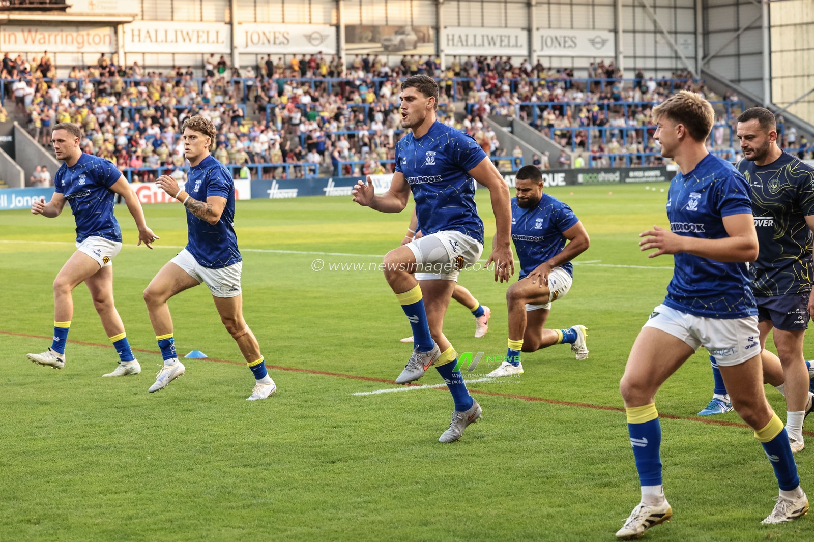 Sam Stone of Warrington Wolves \in the pre-game warm up during the Betfred Super League round 23 match Warrington Wolves vs York Knights at The Halliwell Jones Stadium, Warrington, United Kingdom on 13 August 2026

(Photo by Mark Cosgrove/News Images)