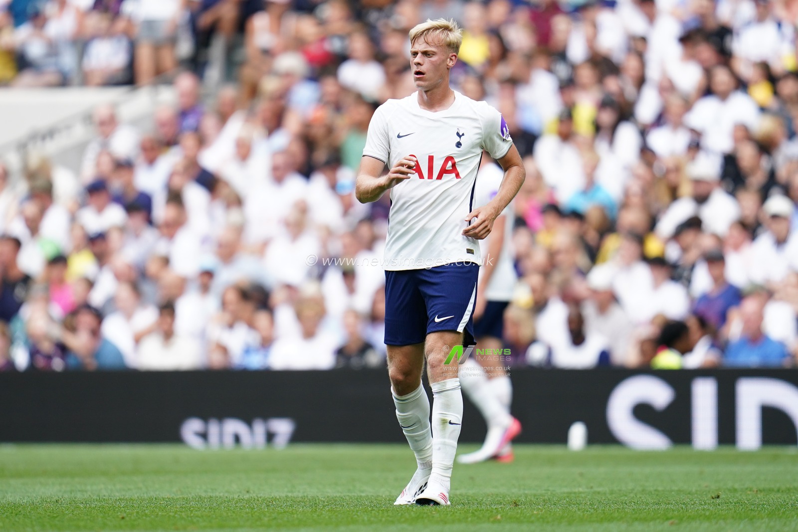 Jan Van Hecke of Tottenham Hotspur during the pre-season friendly match Tottenham Hotspur vs Hoffenheim at Tottenham Hotspur Stadium, London, United Kingdom on 15 August 2026

(Photo by Harvey Murphy/News Images)