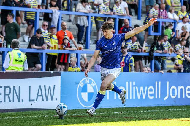 Ewan Irwin of Warrington Wolves in the pre-game warm up during the Betfred Super League round 12 match Warrington Wolves vs Bradford Bulls at The Halliwell Jones Stadium, Warrington, United Kingdom on 24 May 2026

(Photo by Alfie Cosgrove/News Images)