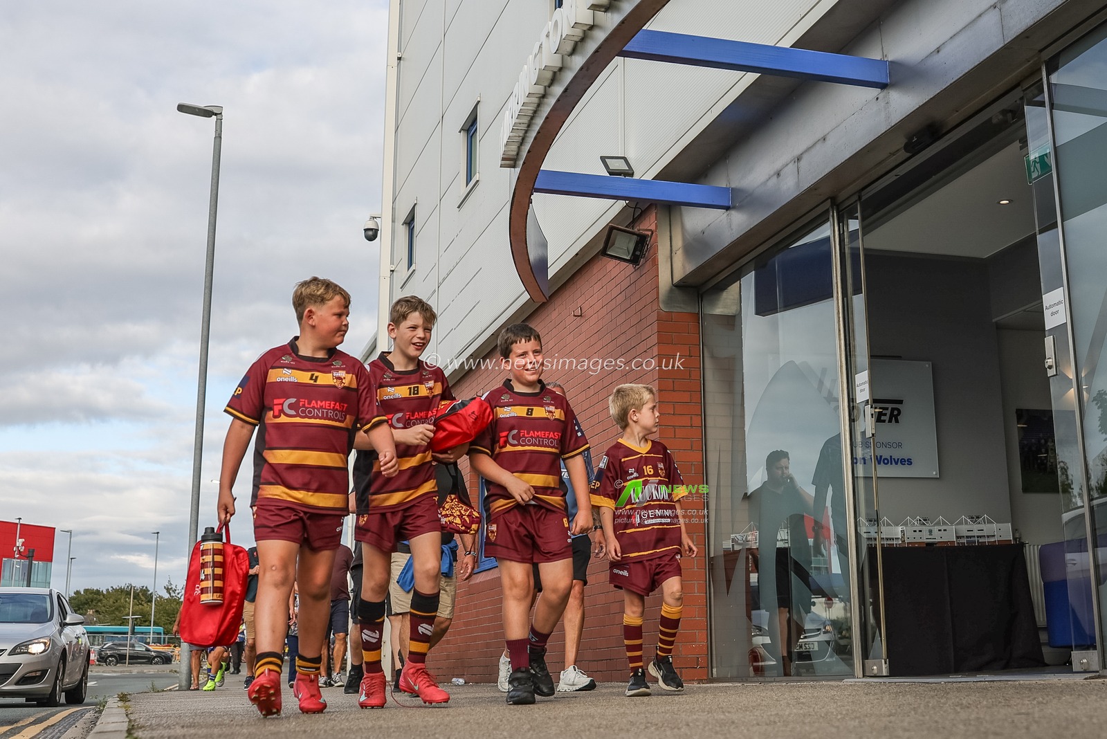 Warrington fans arrive during the Betfred Super League Round 22 match Warrington Wolves vs Catalans Dragons at Halliwell Jones Stadium, Warrington, United Kingdom, 14th August 2025

(Photo by Mark Cosgrove/News Images)