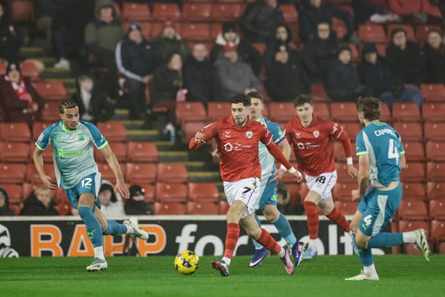 Corey O'Keeffe of Barnsley breaks with the ball during the Sky Bet League 1 match Barnsley vs Northampton Town at Oakwell, Barnsley, United Kingdom, 3rd February 2026

(Photo by Mark Cosgrove/News Images)