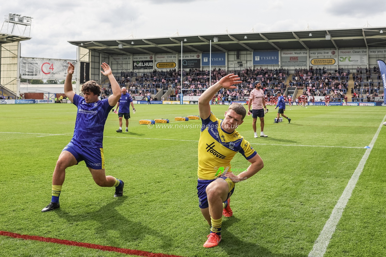 Jake Thewlis of Warrington Wolves in the pre-game warm up during the Betfred Super League Round 25 match Warrington Wolves vs Leigh Leopards at Halliwell Jones Stadium, Warrington, United Kingdom, 6th September 2025

(Photo by Mark Cosgrove/News Images)