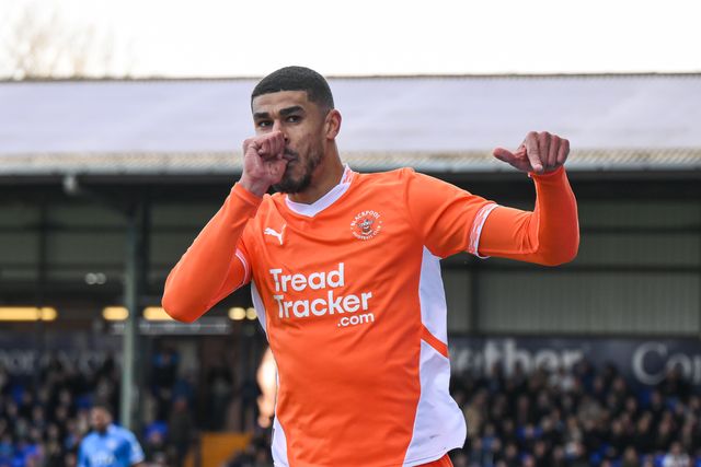 Ashley Fletcher of Blackpool celebrates his goal to make it  0-1 during the Sky Bet League 1 match Stockport County vs Blackpool at Edgeley Park Stadium, Stockport, United Kingdom, 1st March 2025

(Photo by Craig Thomas/News Images)
