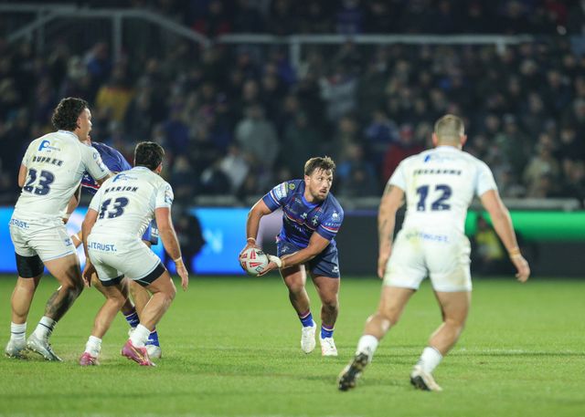 Tyson Smoothy of Wakefield Trinity passes the ball during the Betfred Super League Round 1 match Wakefield Trinity vs Toulouse Olympique at DIY Kitchens Stadium, Wakefield, United Kingdom on 14 February 2026

(Photo by Richard Bierton/News Images)
