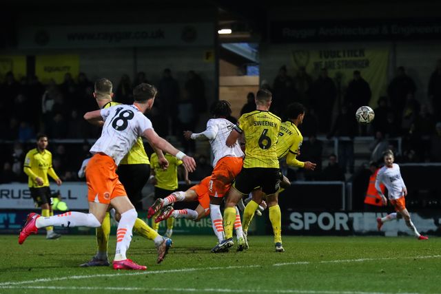 Albie Morgan of Blackpool (hidden) scores a goal to make it 1-1 during the Sky Bet League 1 match Burton Albion vs Blackpool at Pirelli Stadium, Burton upon Trent, United Kingdom, 8th February 2025

(Photo by Gareth Evans/News Images)
