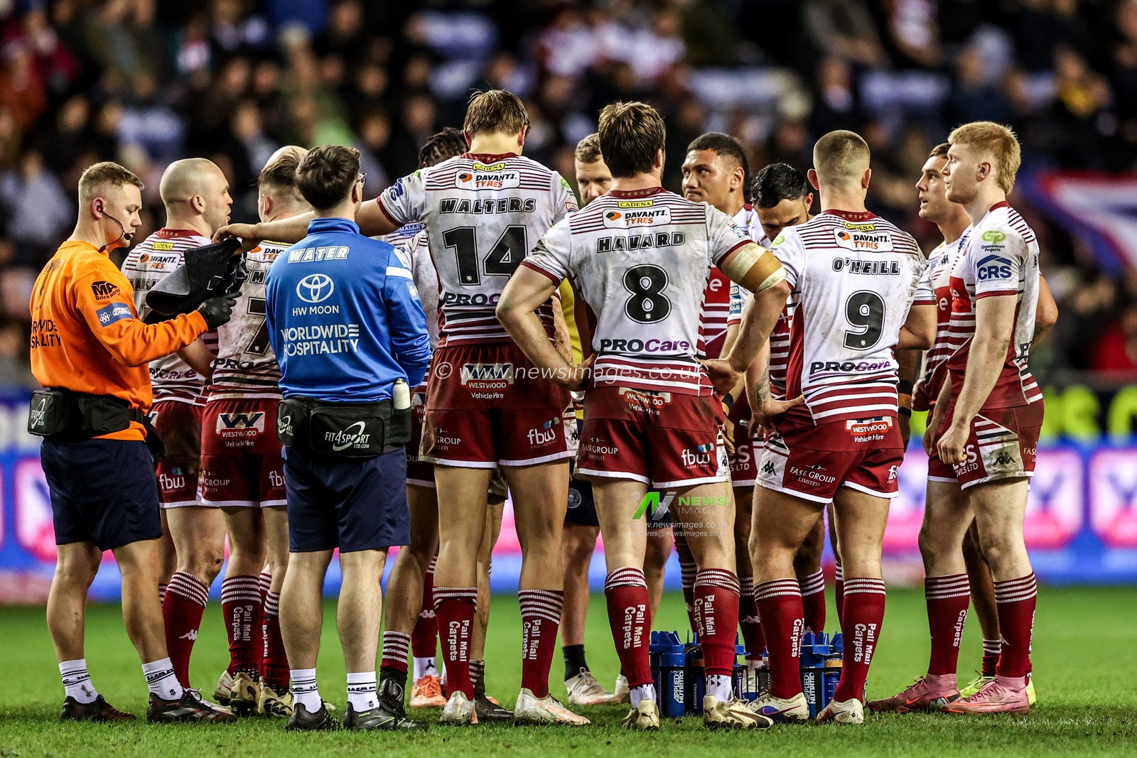 Wigan have a team huddle after going over for a try making the score 28-0 during the Betfred Super League match Wigan Warriors vs Leigh Leopards at The Brick Community Stadium, Wigan, United Kingdom on 26 February 2026

(Photo by Alfie Cosgrove/News Images)