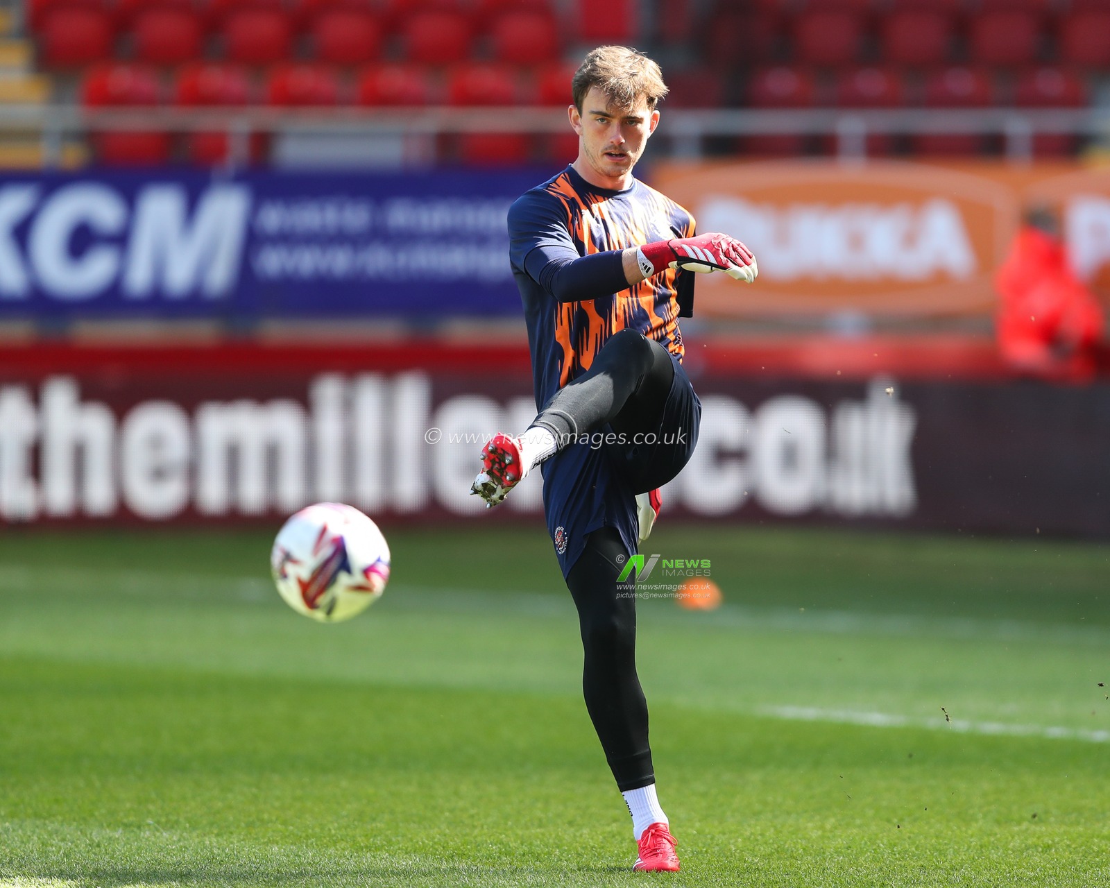 Harry Tyrer of Blackpool during the pre-game warm up ahead of the Sky Bet League 1 match Rotherham United vs Blackpool at New York Stadium, Rotherham, United Kingdom, 5th April 2025

(Photo by Gareth Evans/News Images)