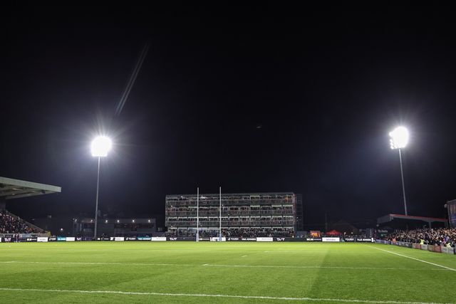 Ground staff bring the floodlights back on one by one after fifteen minutes of darkness during the Betfred Challenge Cup round 4 match Wakefield Trinity vs Leeds Rhinos at DIY Kitchens Stadium, Wakefield, United Kingdom on 13 March 2026

(Photo by Mark Cosgrove/News Images)