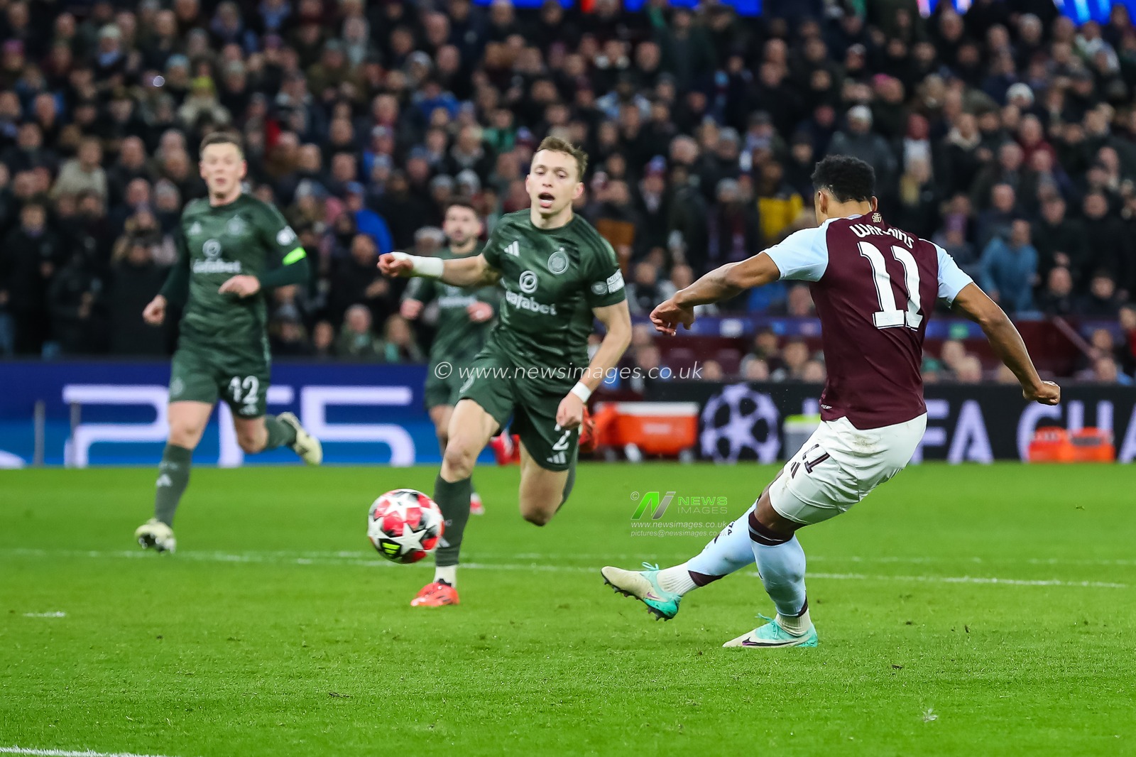 Ollie Watkins of Aston Villa scores to make it 3-2 during the UEFA Champions League Matchday 8 of 8 Aston Villa vs Celtic at Villa Park, Birmingham, United Kingdom, 29th January 2025

(Photo by Gareth Evans/News Images)