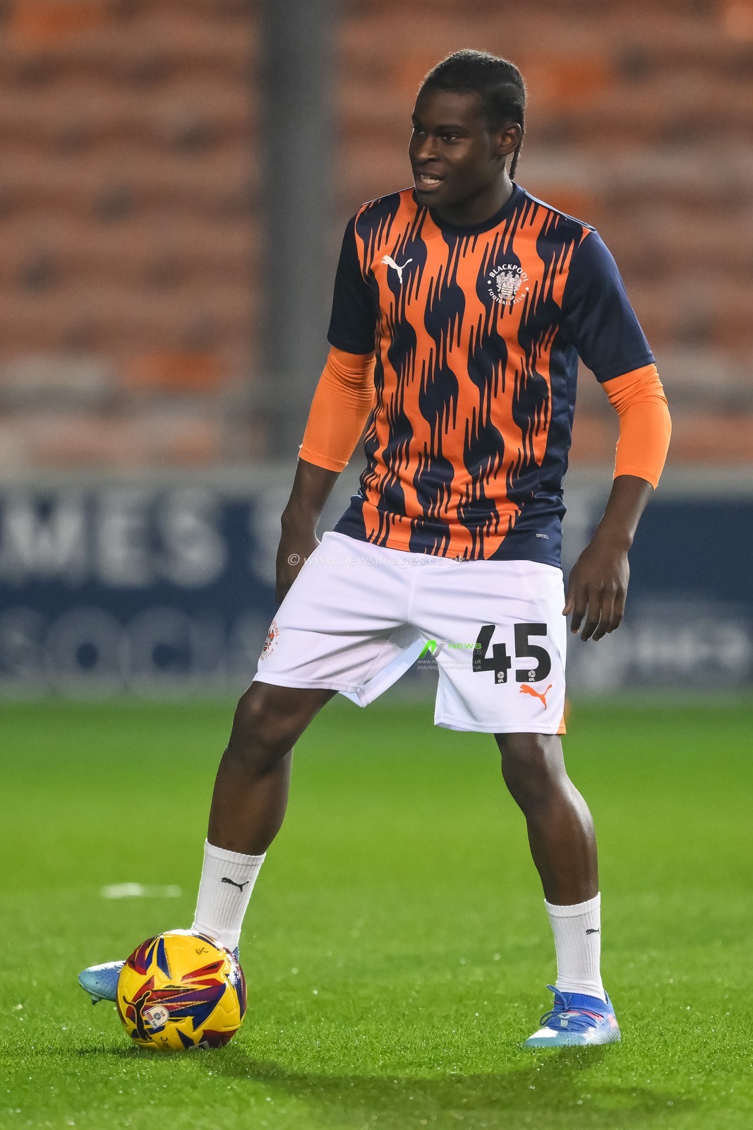 Ky-Mani Leliendal of Blackpool during the pre-game warmup ahead of the Bristol Street Motors Trophy match Blackpool vs Liverpool U21 at Bloomfield Road, Blackpool, United Kingdom, 6th November 2024

(Photo by Craig Thomas/News Images)