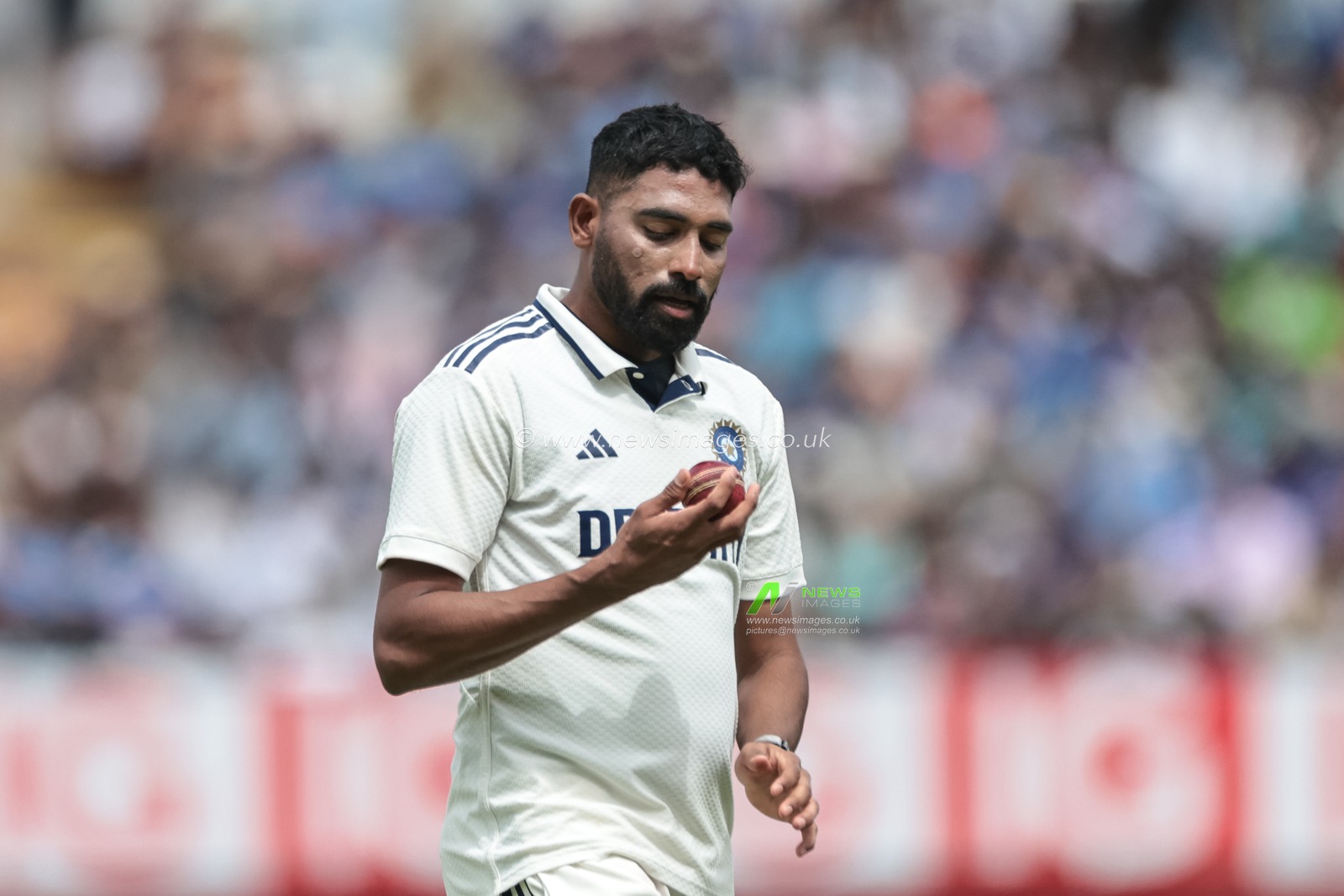 Mohammed Siraj of India inspects the ball during the 2nd Rothesay Test Match day 5 England v India at Edgbaston, Birmingham, United Kingdom, 6th July 2025

(Photo by Mark Cosgrove/News Images)