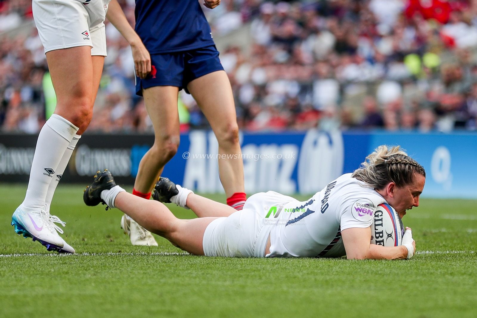 Claudia Macdonald of England Women goes over for a try to make it 29-7 during the 2025 Guinness Womenâ€™s Six Nations match England vs France at Allianz Stadium, Twickenham, United Kingdom, 26th April 2025

(Photo by Izzy Poles/News Images)