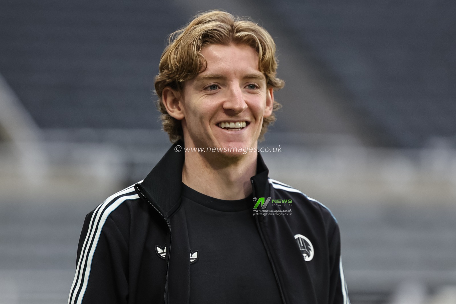 Anthony Gordon of Newcastle Untied arrives during the Premier League match Newcastle United vs Aston Villa at St. James's Park, Newcastle, United Kingdom, 25th January 2026

(Photo by Mark Cosgrove/News Images)