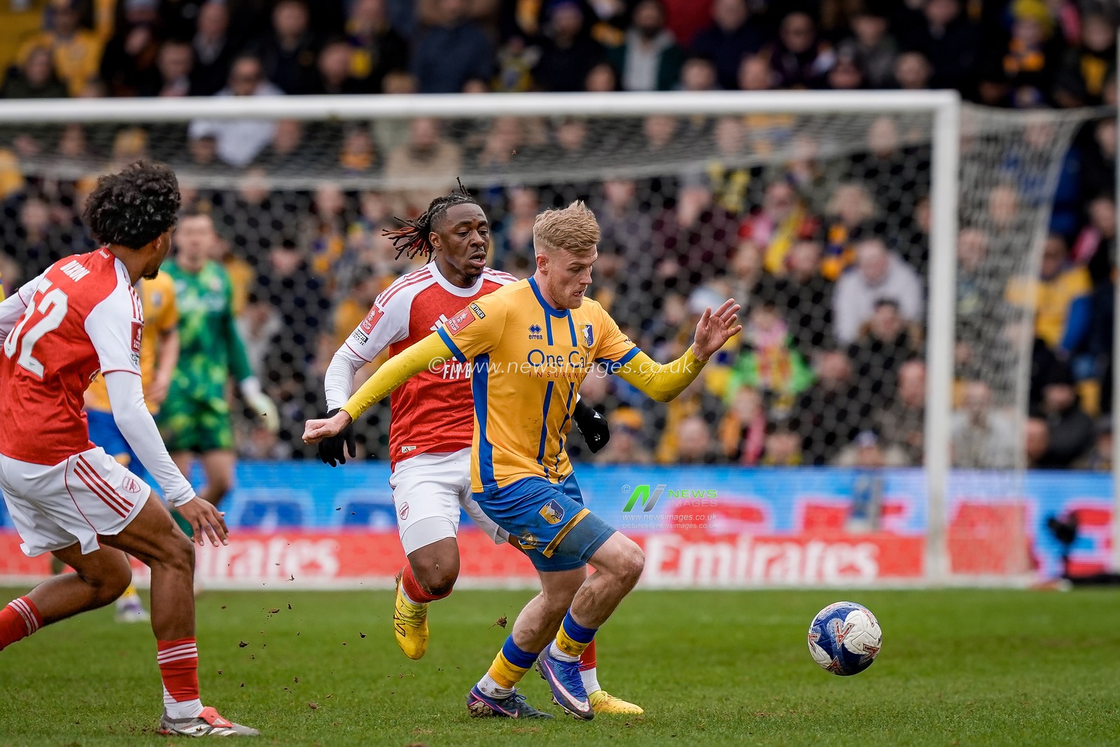 Will Evans of Mansfield Town passes the ball  during the Emirates FA Cup fifth round match Mansfield Town vs Arsenal at One Call Stadium, Mansfield, United Kingdom on 07 March 2026

(Photo by Maynard Manyowa/News Images)