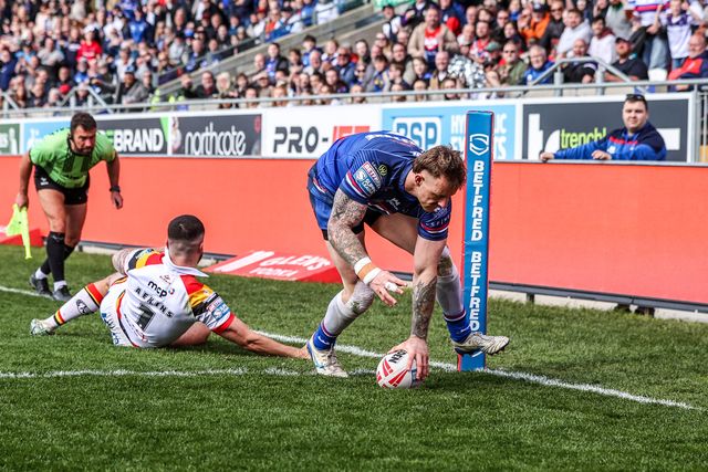 Tom Johnstone of Wakefield Trinity goes over for a try during the Betfred Super League round 8 match Wakefield Trinity vs Bradford Bulls at DIY Kitchens Stadium, Wakefield, United Kingdom on 18 April 2026

(Photo by Alfie Cosgrove/News Images)