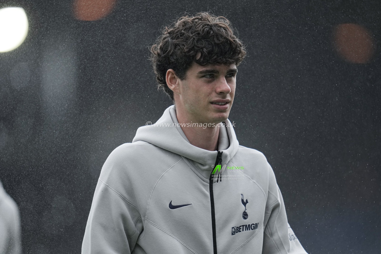 Archie Gray of Tottenham Hotspur ahead of the Pre-season friendly match Luton Town vs Tottenham Hotspur at Kenilworth Road, Luton, United Kingdom, 26th July 2025

(Photo by Harvey Murphy/News Images)