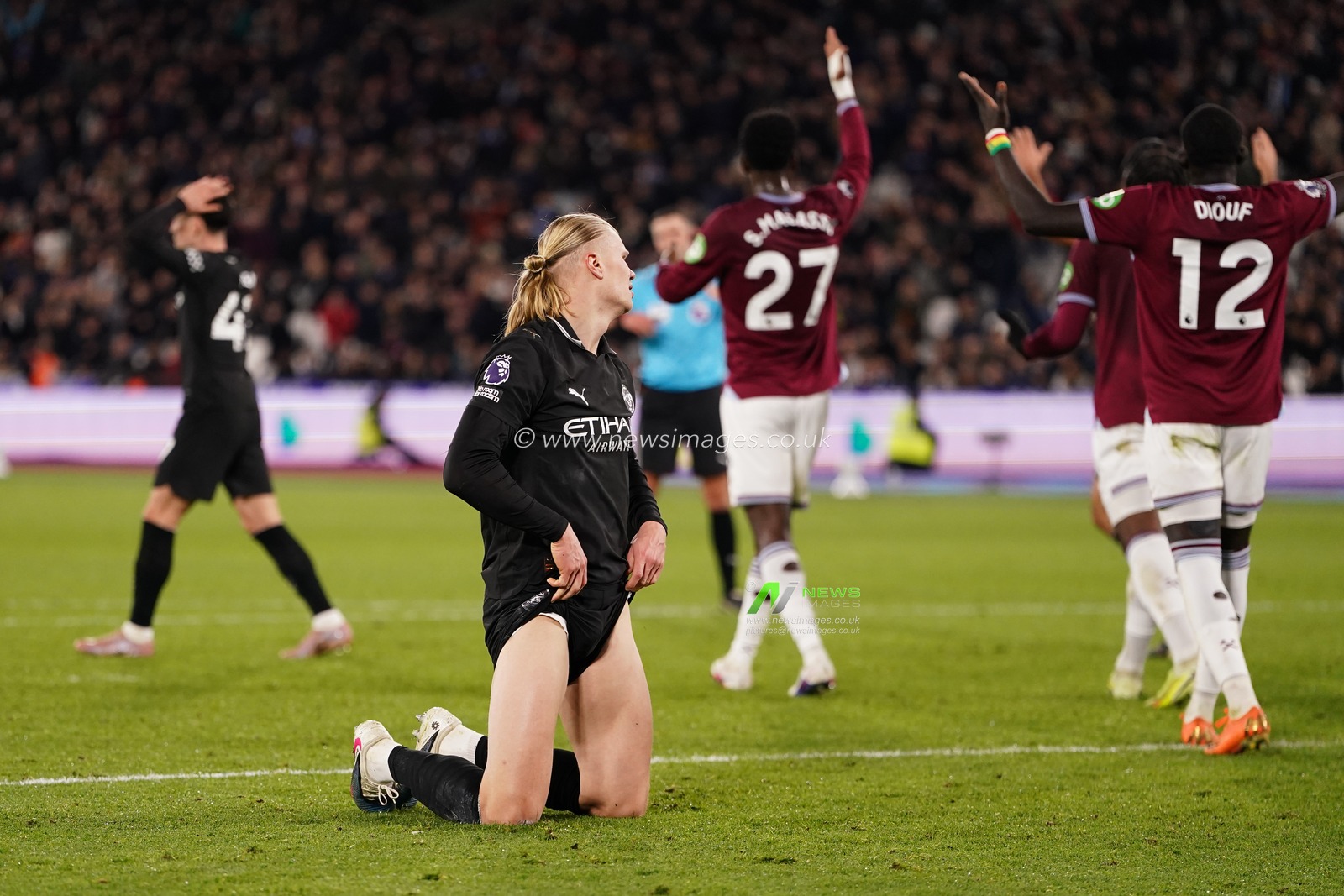 Erling Haaland of Manchester City frustrated during the Premier League match West Ham United vs Manchester City at London Stadium, London, United Kingdom on 14 March 2026

(Photo by Harvey Murphy/News Images)