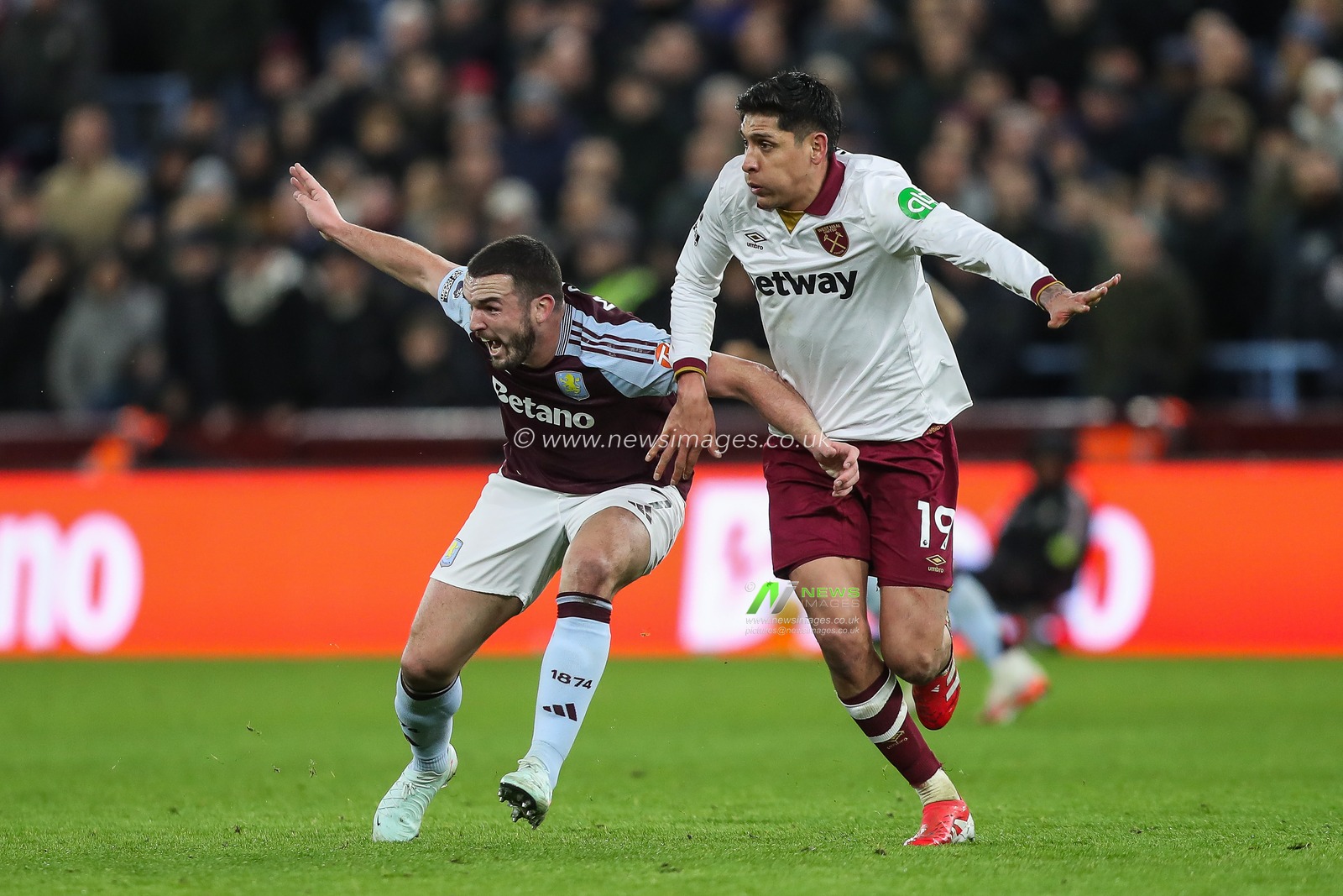 John McGinn of Aston Villa and Edson Ãlvarez of West Ham United battle for position during the Premier League match Aston Villa vs West Ham United at Villa Park, Birmingham, United Kingdom, 26th January 2025

(Photo by Gareth Evans/News Images)