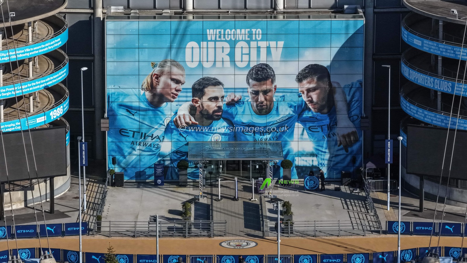 An aerial view of The Etihad Stadium and the players entrance with the Erling Haaland, Bernardo Silva, Rodrigo and Ruben Dias of Manchester City mural during the Premier League match Manchester City vs Nottingham Forest at Etihad Stadium, Manchester, United Kingdom on 04 March 2026

(Photo by Mark Cosgrove/News Images)
