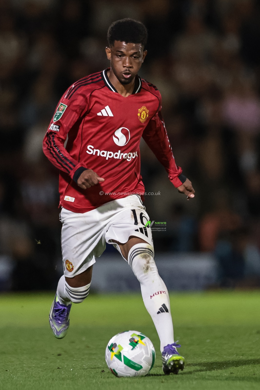 Amad Diallo of Manchester United breaks with the ball during the Carabao Cup match Grimsby Town vs Manchester United at Blundell Park, Cleethorpes, United Kingdom, 27th August 2025

(Photo by Mark Cosgrove/News Images)