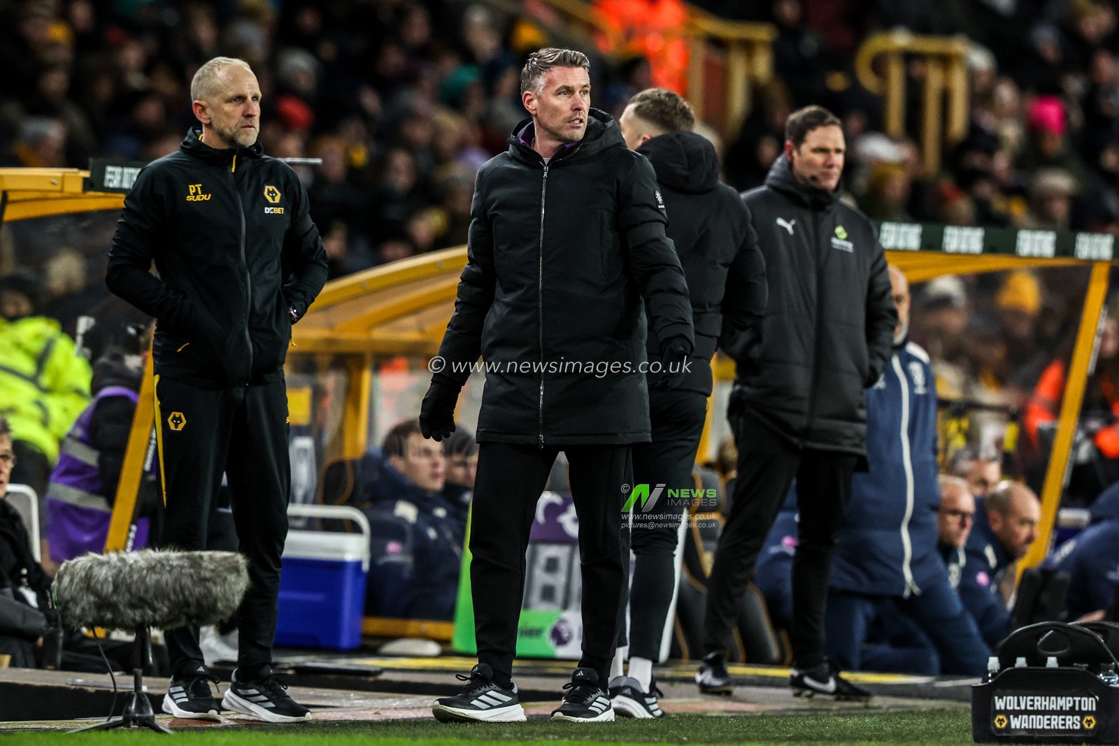 Rob Edwards manager of Wolverhampton Wanderers during the Premier League match Wolverhampton Wanderers vs West Ham United at Molineux, Wolverhampton, United Kingdom, 3rd January 2026

(Photo by Alfie Cosgrove/News Images)

*** GER AUT SUI OUT ***