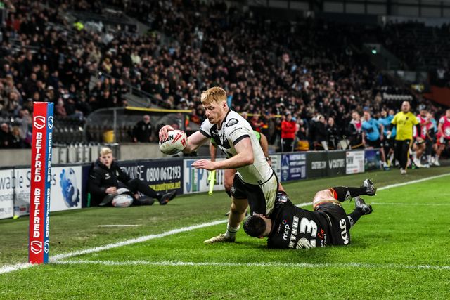 Harvey Barron of Hull FC goes over for a try during the Betfred Super League round 1 match Hull FC vs Bradford Bulls at MKM Stadium, Hull, United Kingdom on 14 February 2026

(Photo by Alfie Cosgrove/News Images)