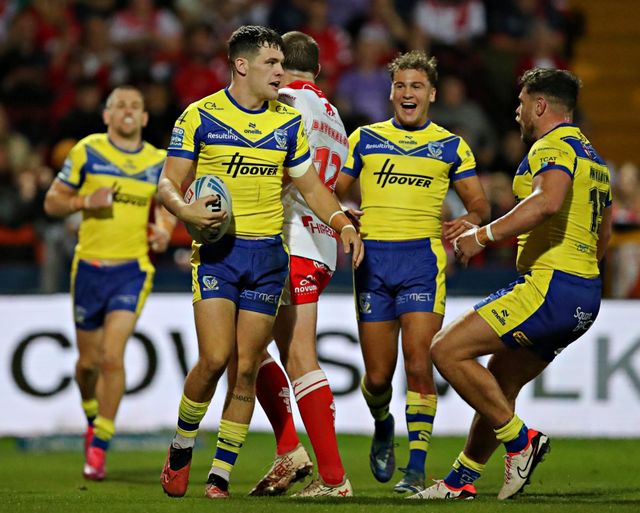 Josh Thewlis of Warrington Wolves celebrates his try during the Betfred Super League round 27 match Hull KR vs Warrington Wolves at Sewell Group Craven Park, Kingston upon Hull, United Kingdom, 18th September 2025

(Photo by Sam Eaden/News Images)