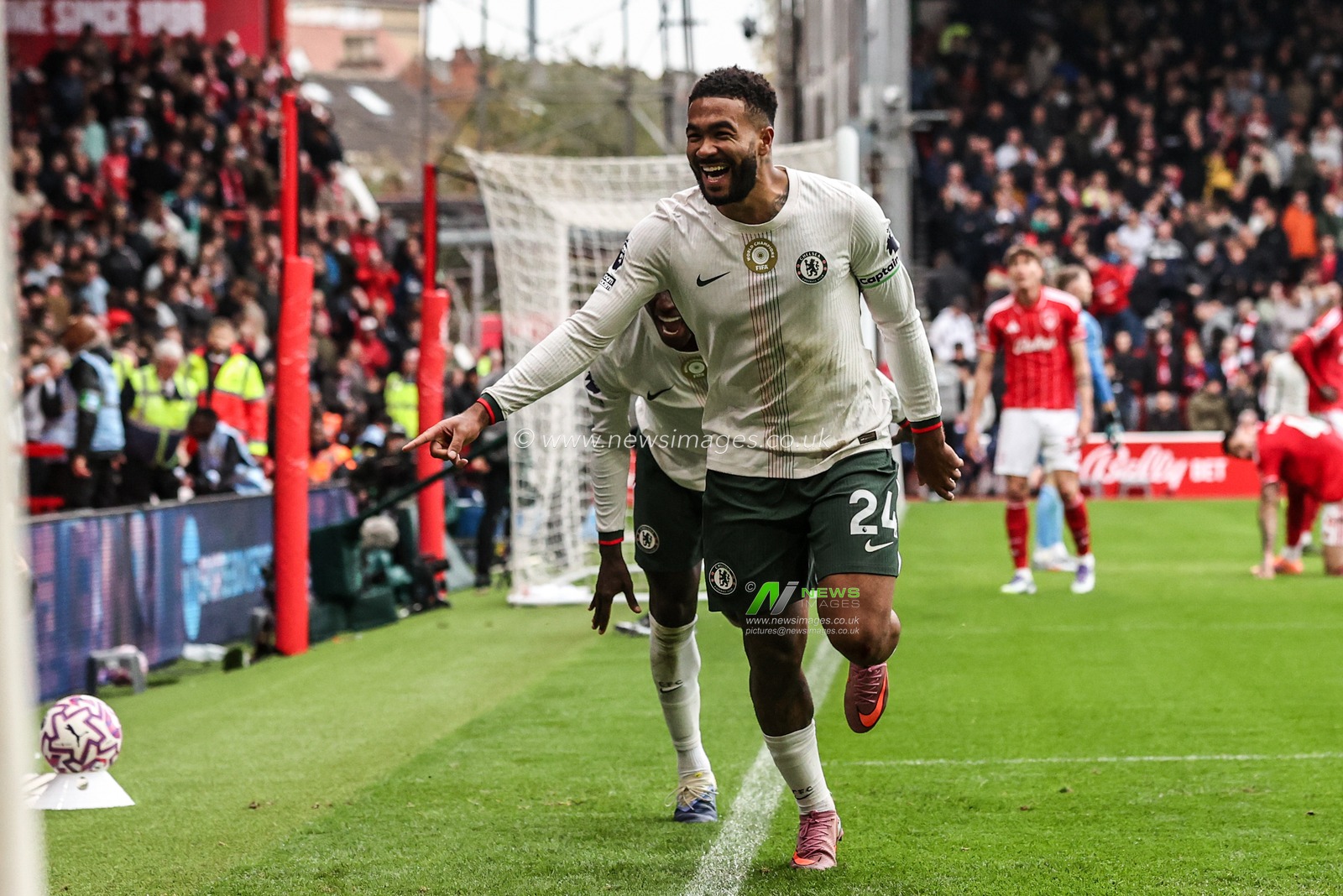 Reece James of Chelsea celebrates his goal to make it 0-3 during the Premier League match Nottingham Forest vs Chelsea at City Ground, Nottingham, United Kingdom, 18th October 2025

(Photo by Alfie Cosgrove/News Images)