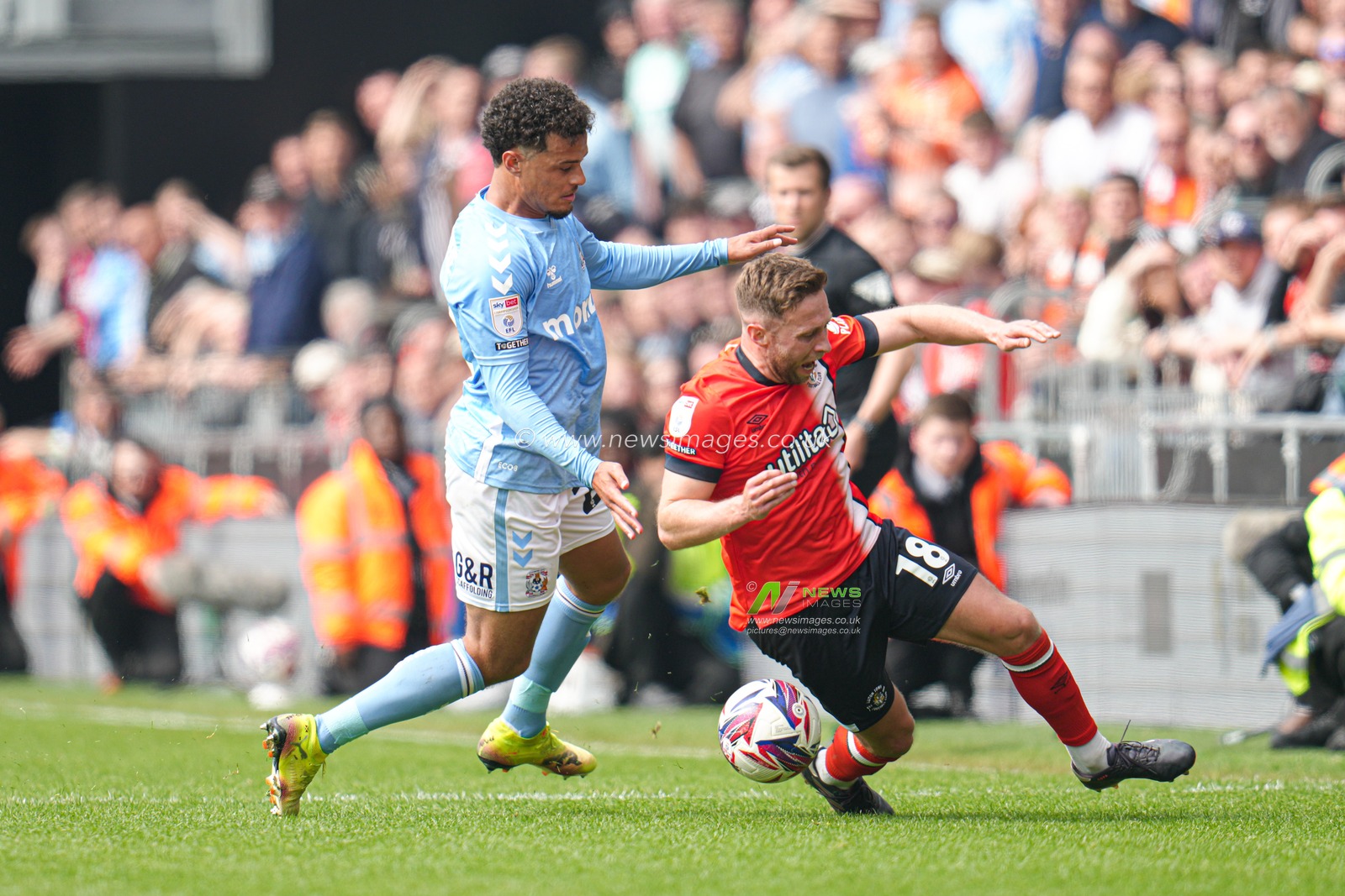 Joel Latibeaudiere of Coventry City fouls Jordan Clark of Luton Town during the Sky Bet Championship match Luton Town vs Coventry City at Kenilworth Road, Luton, United Kingdom, 26th April 2025

(Photo by Harvey Murphy/News Images)
