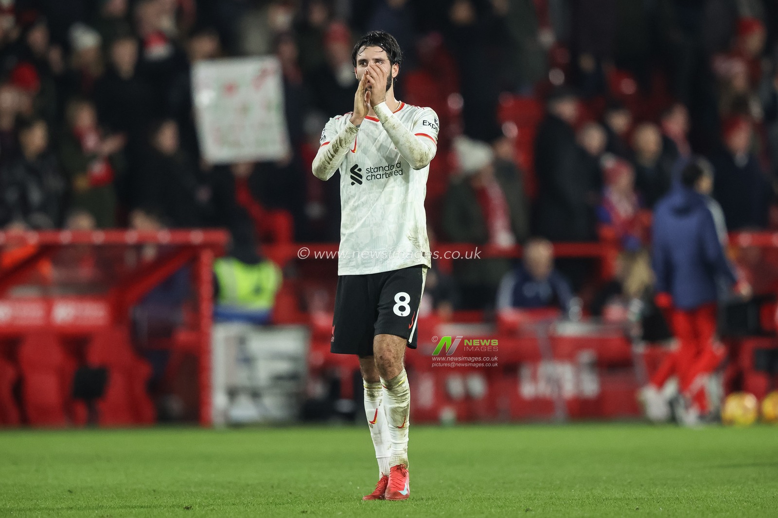 Dominik Szoboszlai of Liverpool applauds the fans after the final whistle during the Premier League match Nottingham Forest vs Liverpool at City Ground, Nottingham, United Kingdom, 14th January 2025

(Photo by Alfie Cosgrove/News Images)