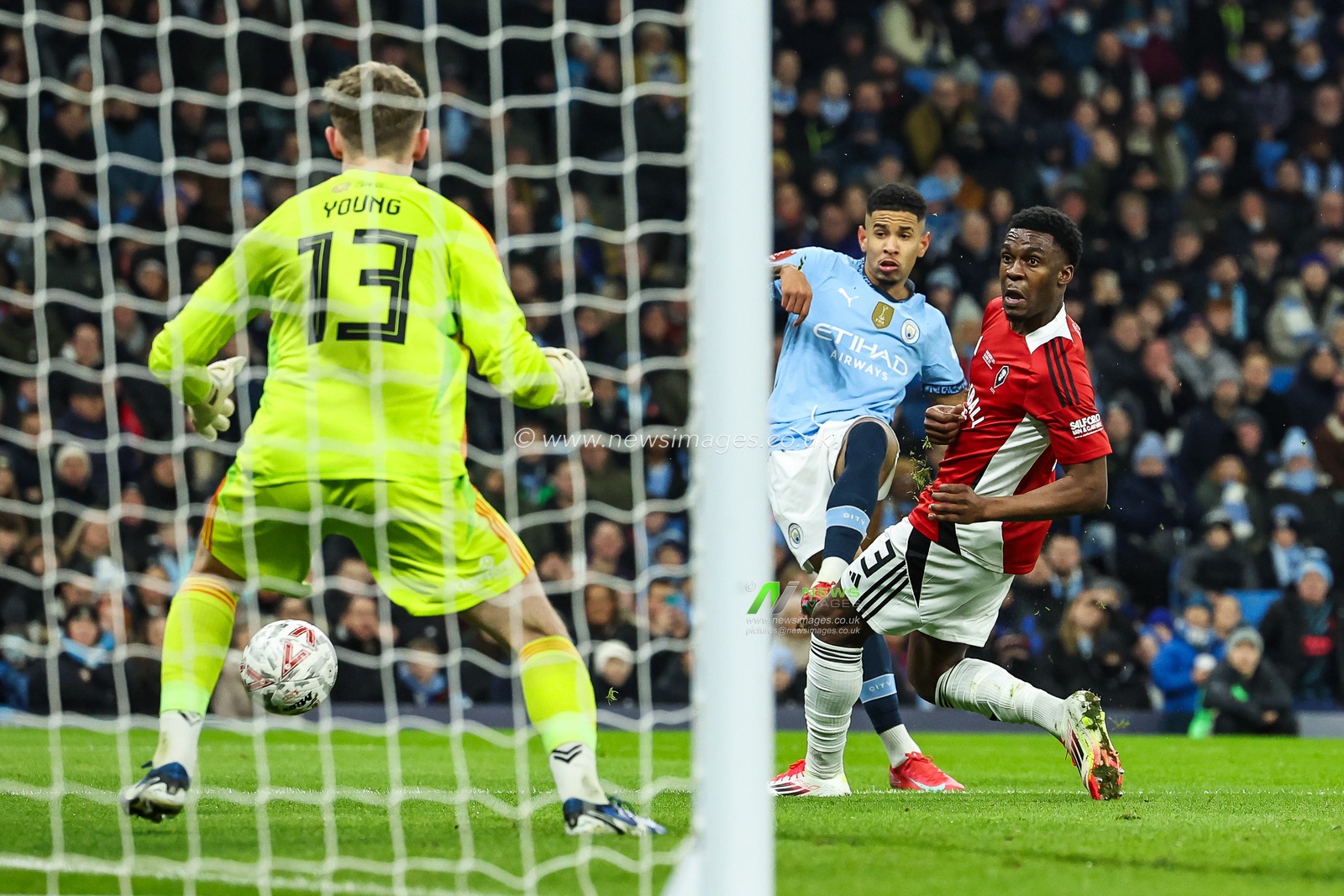 Savinho of Manchester City shoots on goal during the Emirates FA Cup 3rd Round match Manchester City vs Salford City at Etihad Stadium, Manchester, United Kingdom, 11th January 2025

(Photo by Mark Cosgrove/News Images)