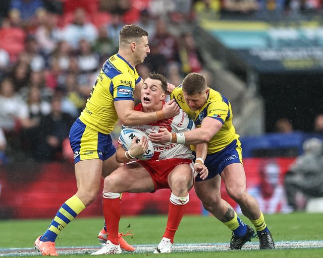 Jack Broadbent of Hull KR is tackled by George Williams of Warrington Wolves and Luke Yates of Warrington Wolves during the Betfred Challenge Cup Final Warrington Wolves vs Hull KR at Wembley Stadium, London, United Kingdom, 7th June 2025

(Photo by Mark Cosgrove/News Images)