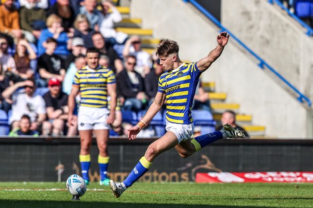 Ewan Irwin of Warrington Wolves scores a penalty during the Betfred Super League round 5 match Warrington Wolves vs Castleford Tigers at The Halliwell Jones Stadium, Warrington, United Kingdom on 21 March 2026

(Photo by Alfie Cosgrove/News Images)